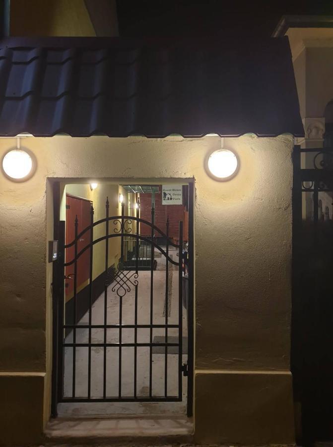Guest House Orczy Park Budapeste Exterior foto